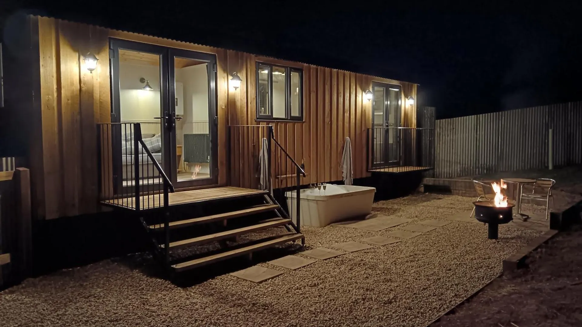 Bramley Shepherds Hut - Whimple Apartment